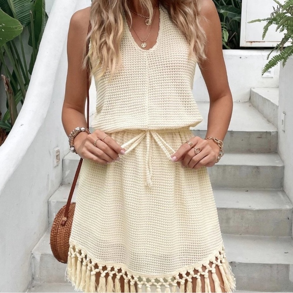 BOHO HALTER TOP BACKLESS LINED FRINGE HEM IN A CREAMY BULK LOOSE KNIT MiNi DRESS